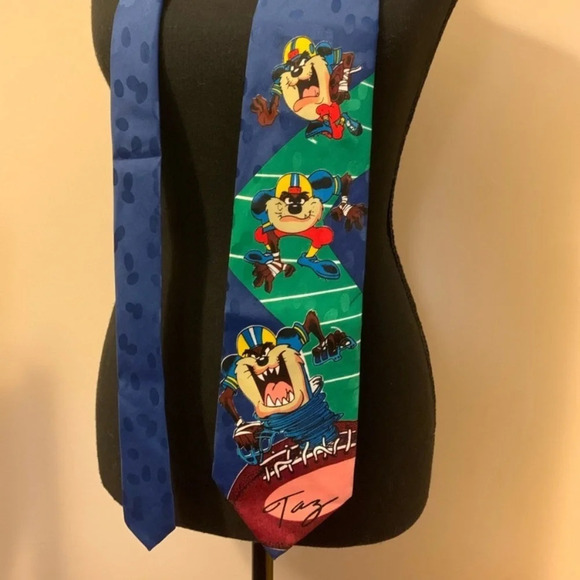 Looney Tunes Tasmanian Devil Vintage Football Necktie - Picture 3 of 3